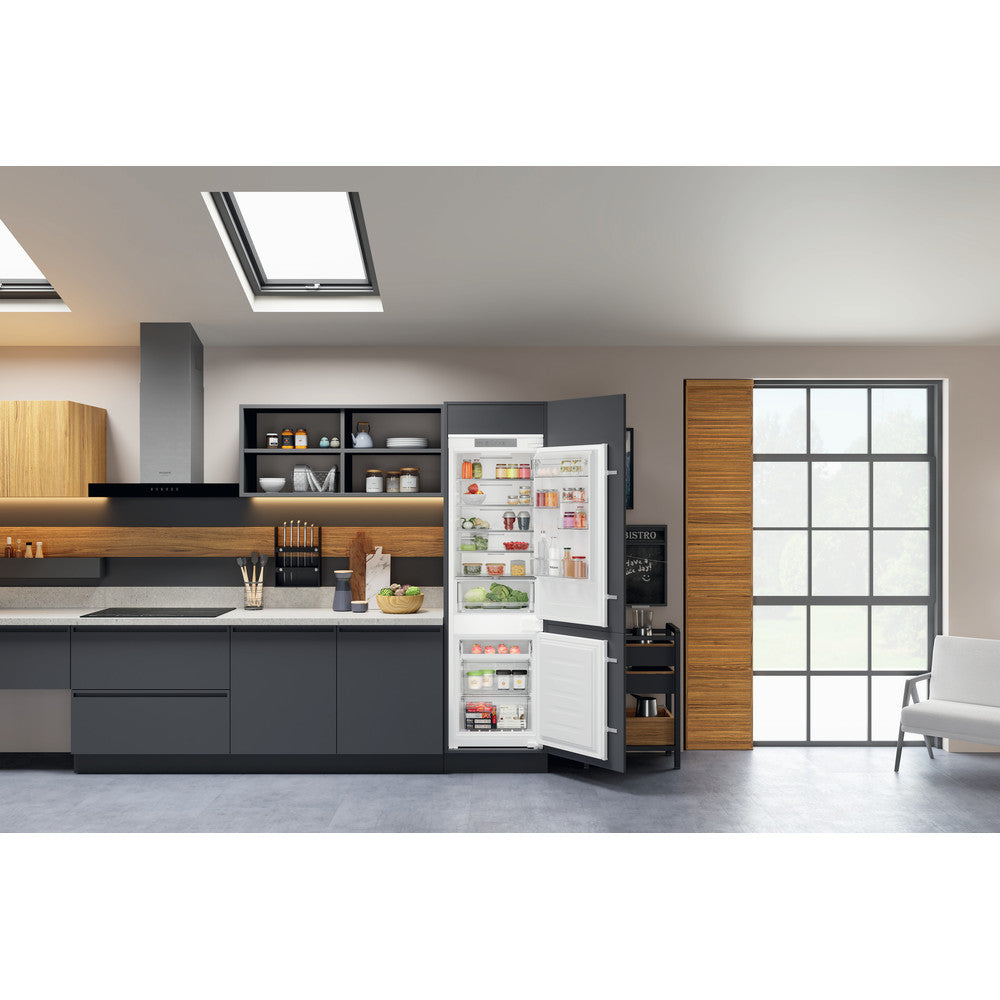 Hotpoint HTC18 T311 UK Built-In Fridge-Freezer